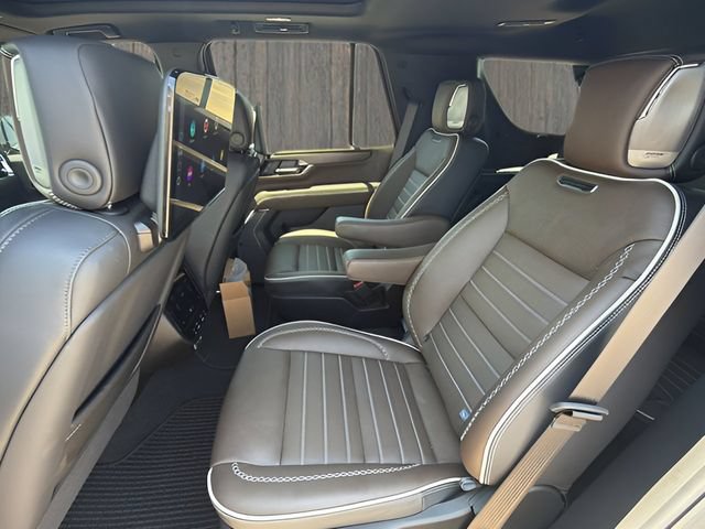 Used 2025 GMC Yukon Denali Ultimate AWD/4WD image 18