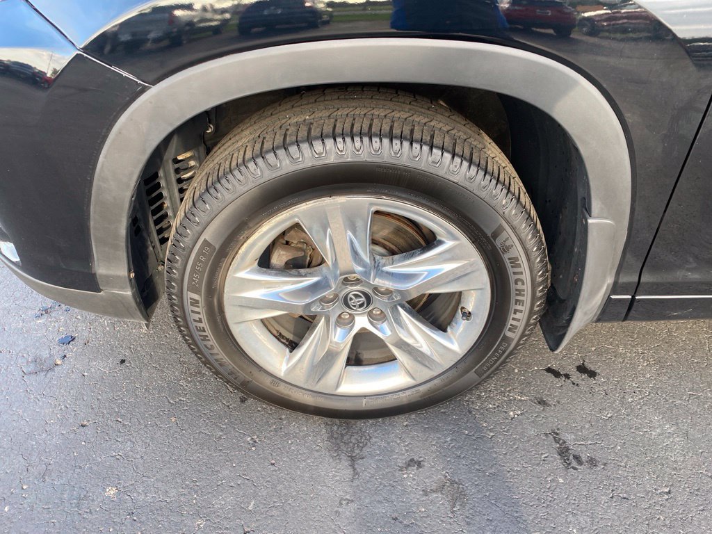 Used 2018 Toyota Highlander Limited w/ Protection Package #3 AWD/4WD image 16