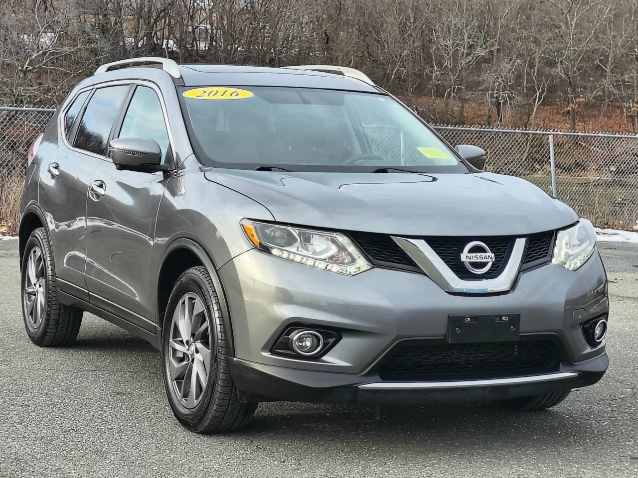 Used 2016 Nissan Rogue SL w/ SL Premium Package image 1