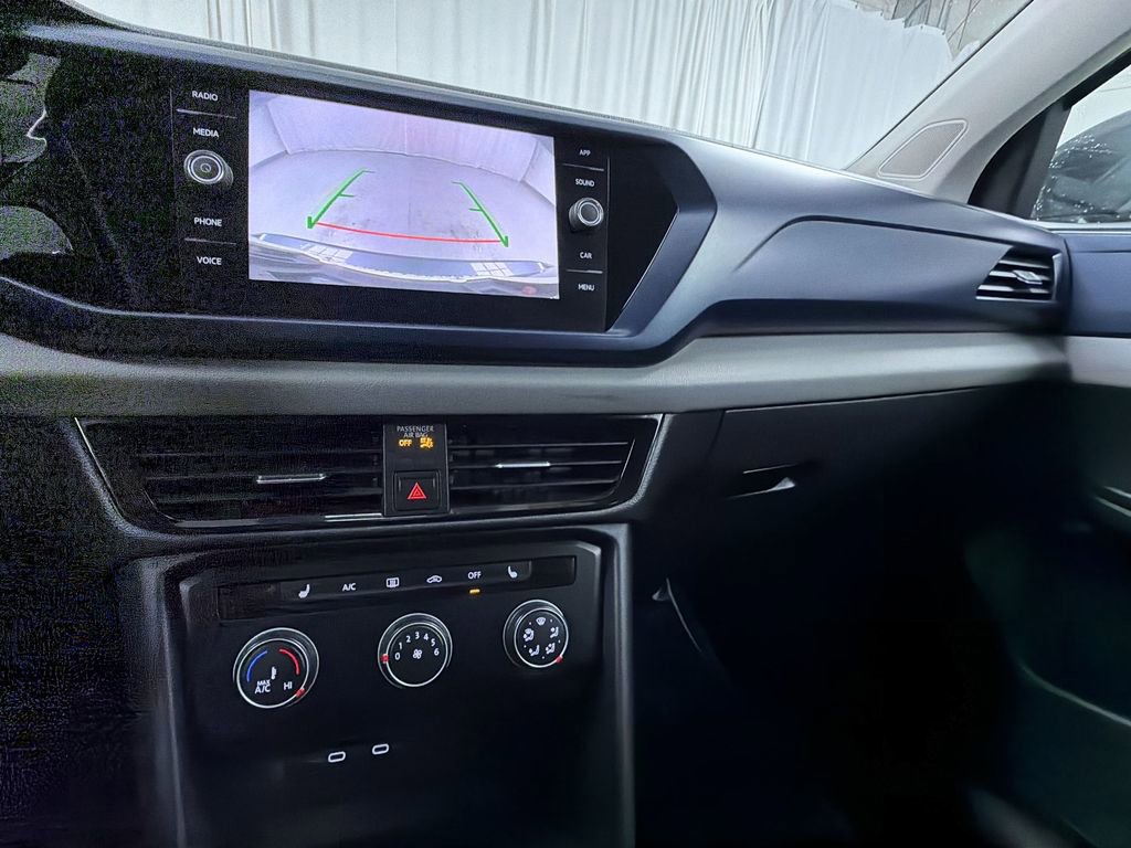 Used 2022 Volkswagen Taos SE FWD image 13