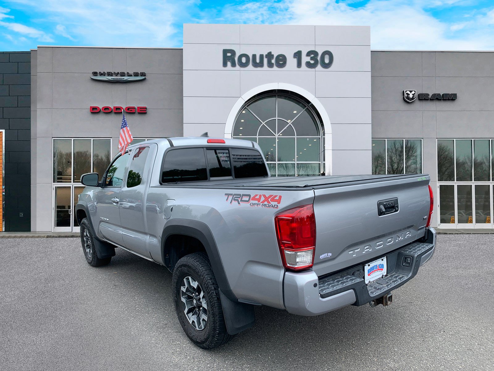 Used 2016 Toyota Tacoma TRD Off-Road w/ Premium & Technology Package AWD/4WD image 30