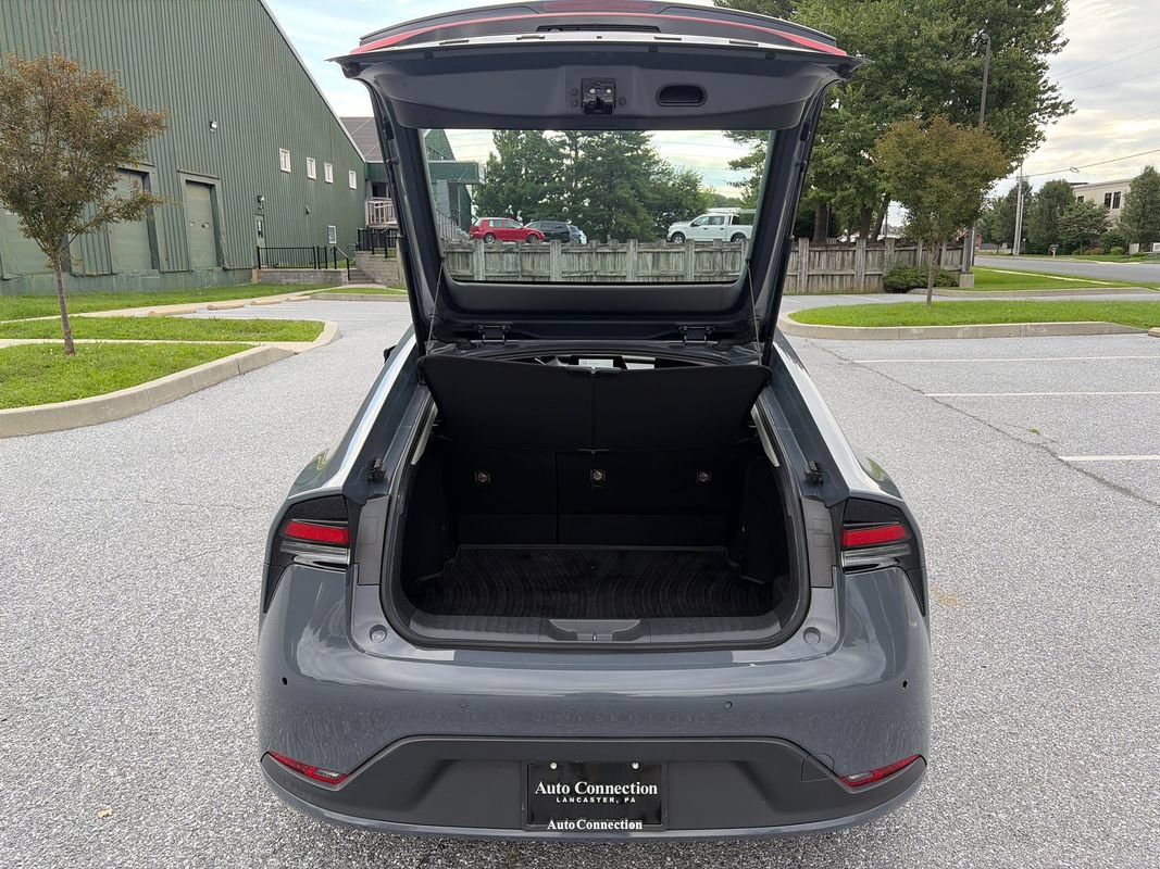 Used 2023 Toyota Prius LE FWD image 12