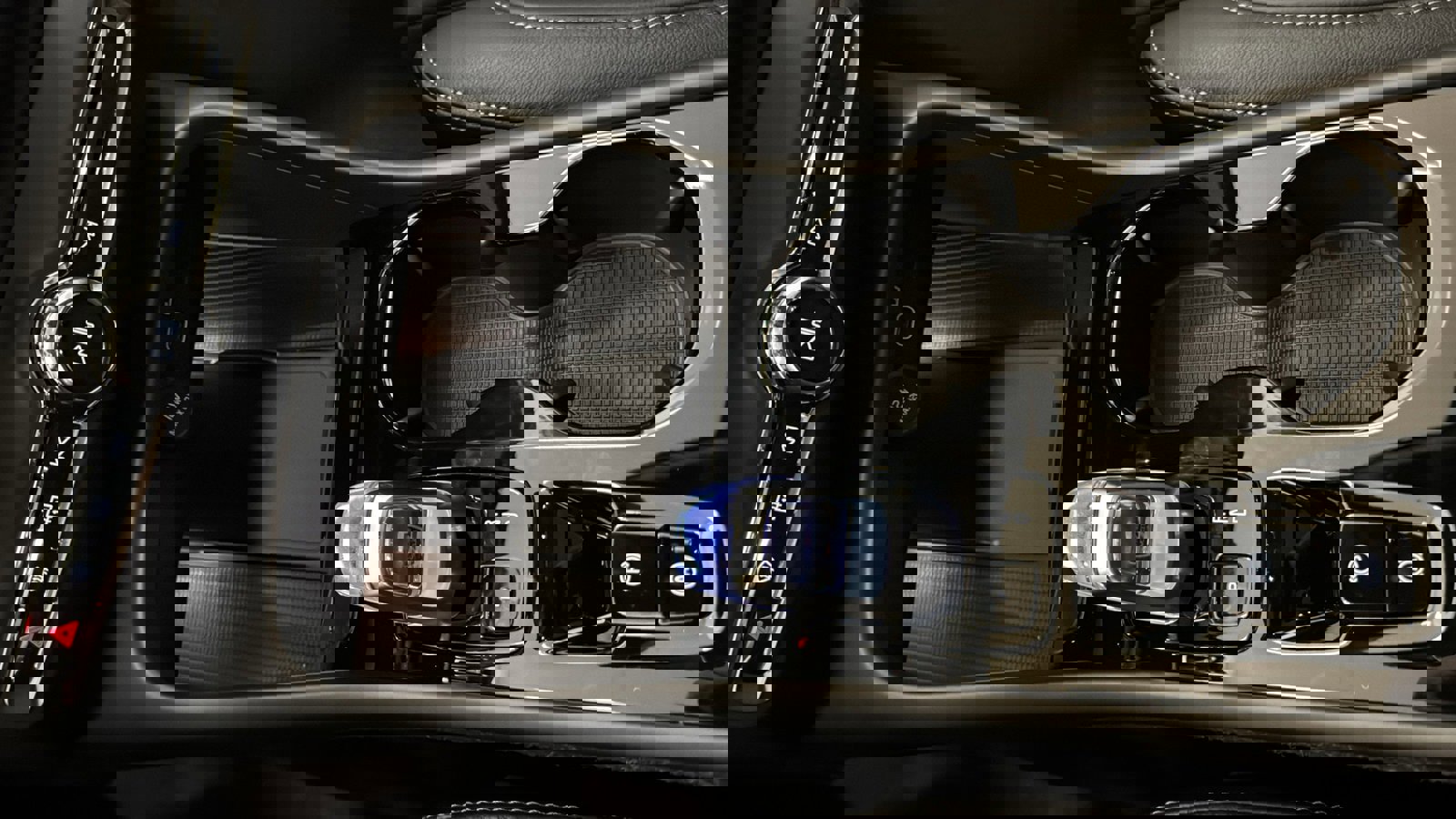 Used 2026 Volvo XC40 B5 Plus w/ Protection Package Premier image 19