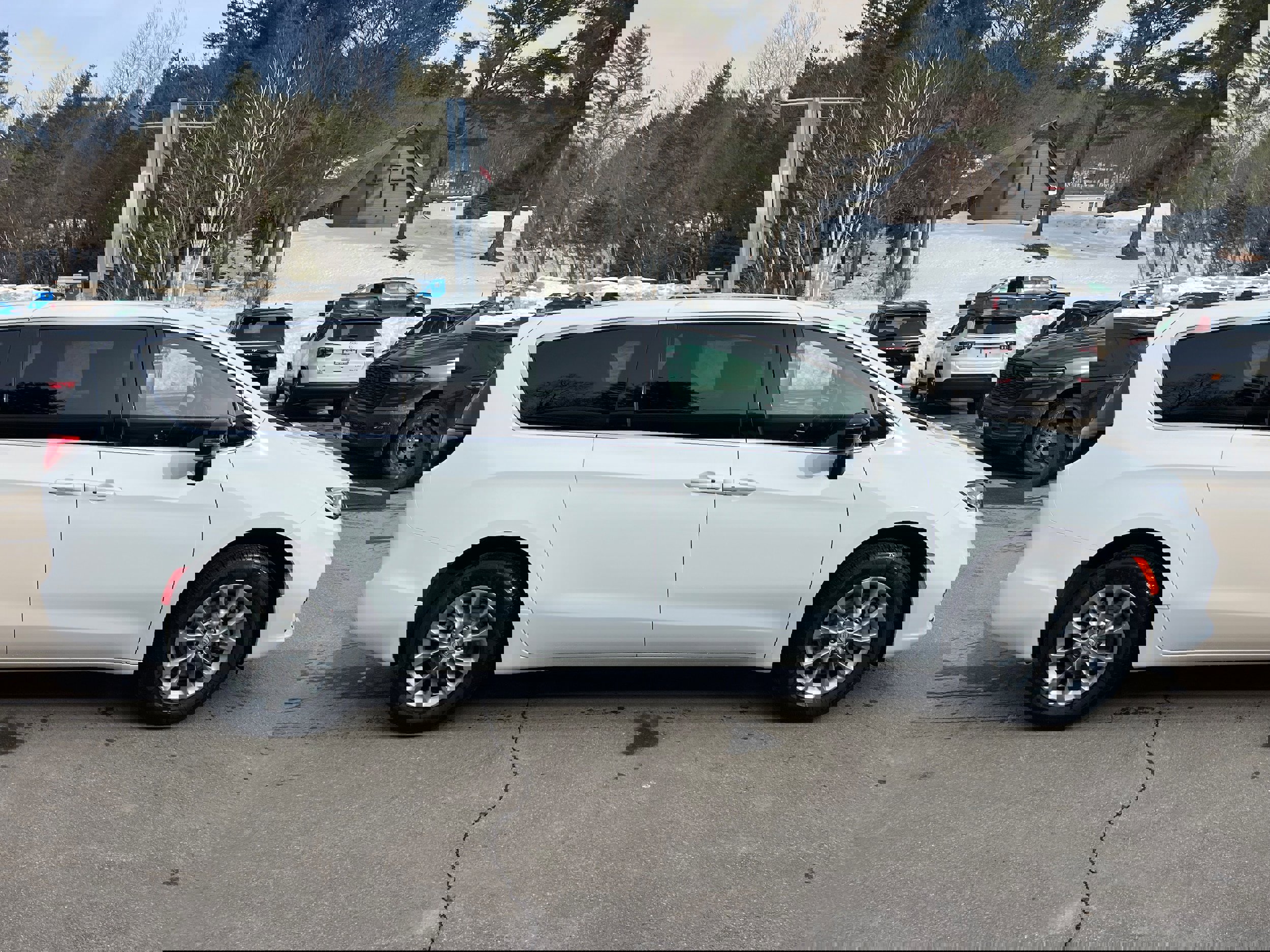 New 2026 Chrysler Pacifica Select image 4