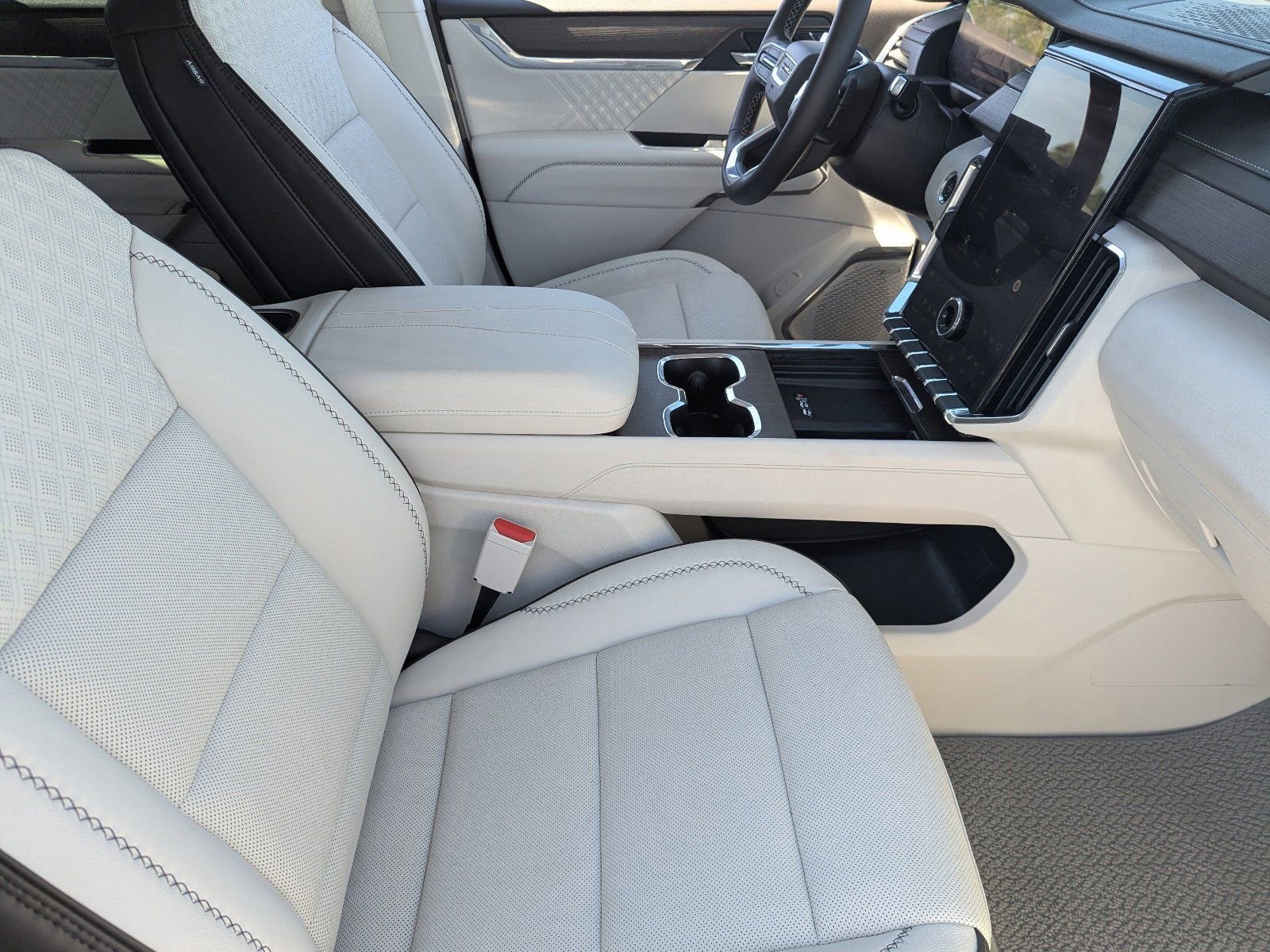 Used 2026 GMC Acadia Denali image 12