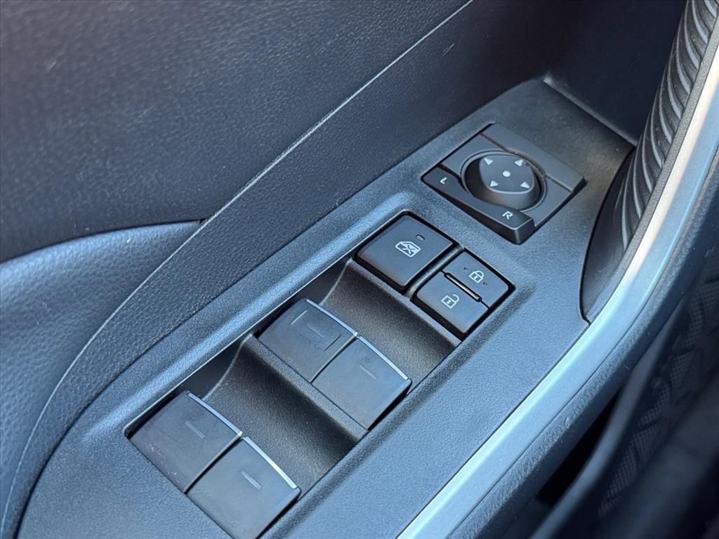 Used 2024 Toyota RAV4 SE image 15