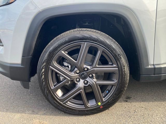 New 2026 Jeep Compass Latitude image 16
