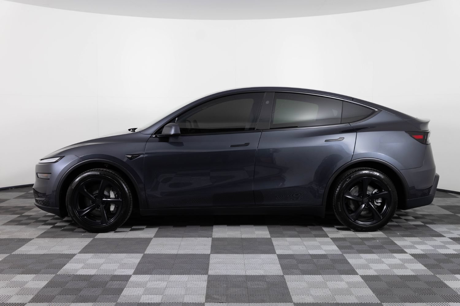 Used 2026 Tesla Model Y Long Range RWD image 3
