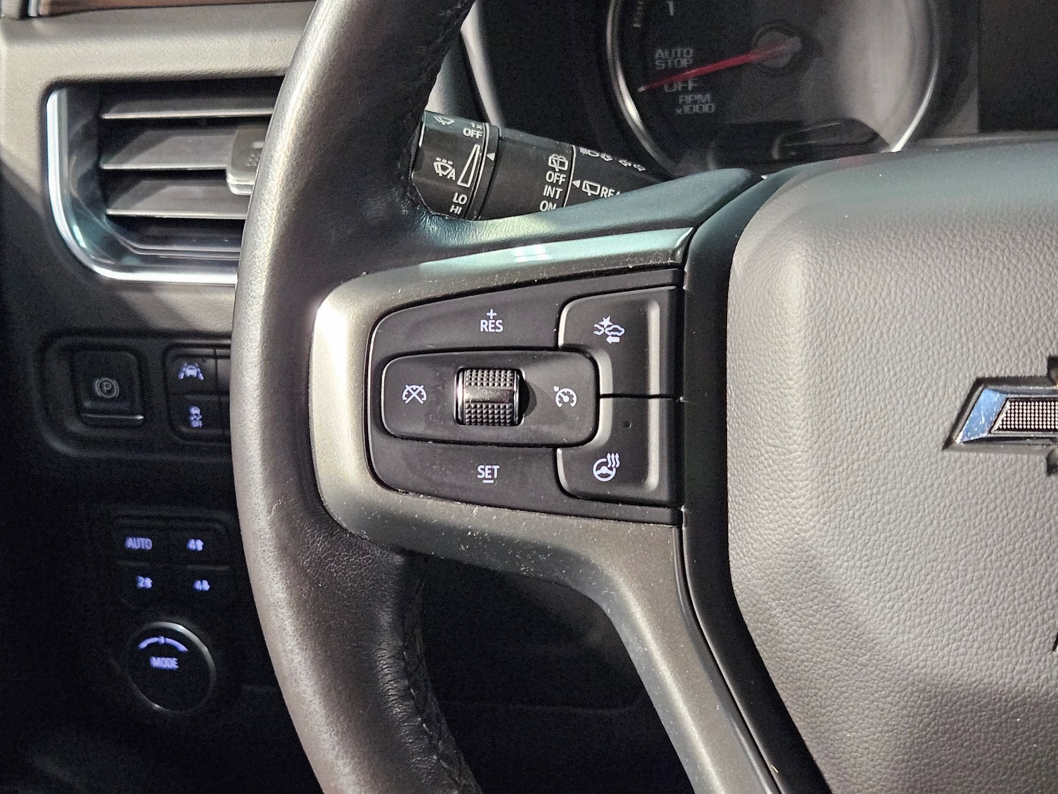 Used 2021 Chevrolet Tahoe Z71 w/ Luxury Package AWD/4WD image 29