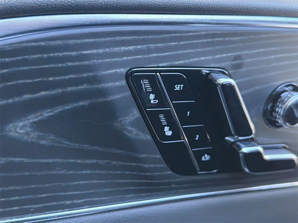 Used 2025 Cadillac Lyriq Luxury image 19