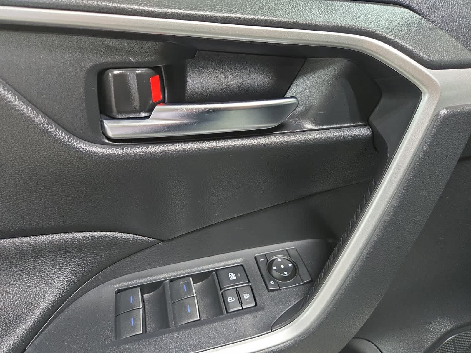 Used 2022 Toyota RAV4 SE w/ Carpet Mat Package (TMS) AWD/4WD image 15