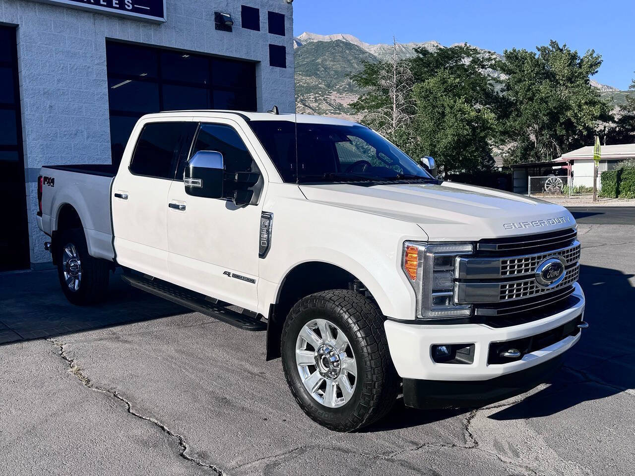 Used 2019 Ford F350 Platinum w/ Platinum Ultimate Package AWD/4WD image 3