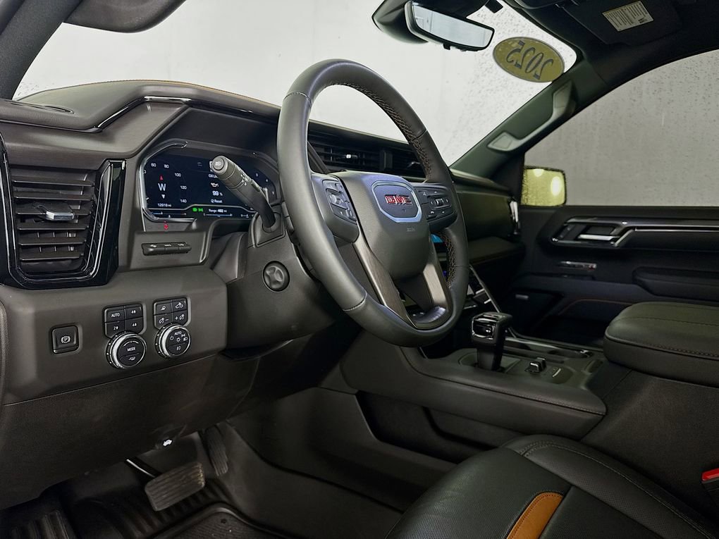 Used 2025 GMC Sierra 1500 AT4 w/ AT4 Premium Package AWD/4WD image 14