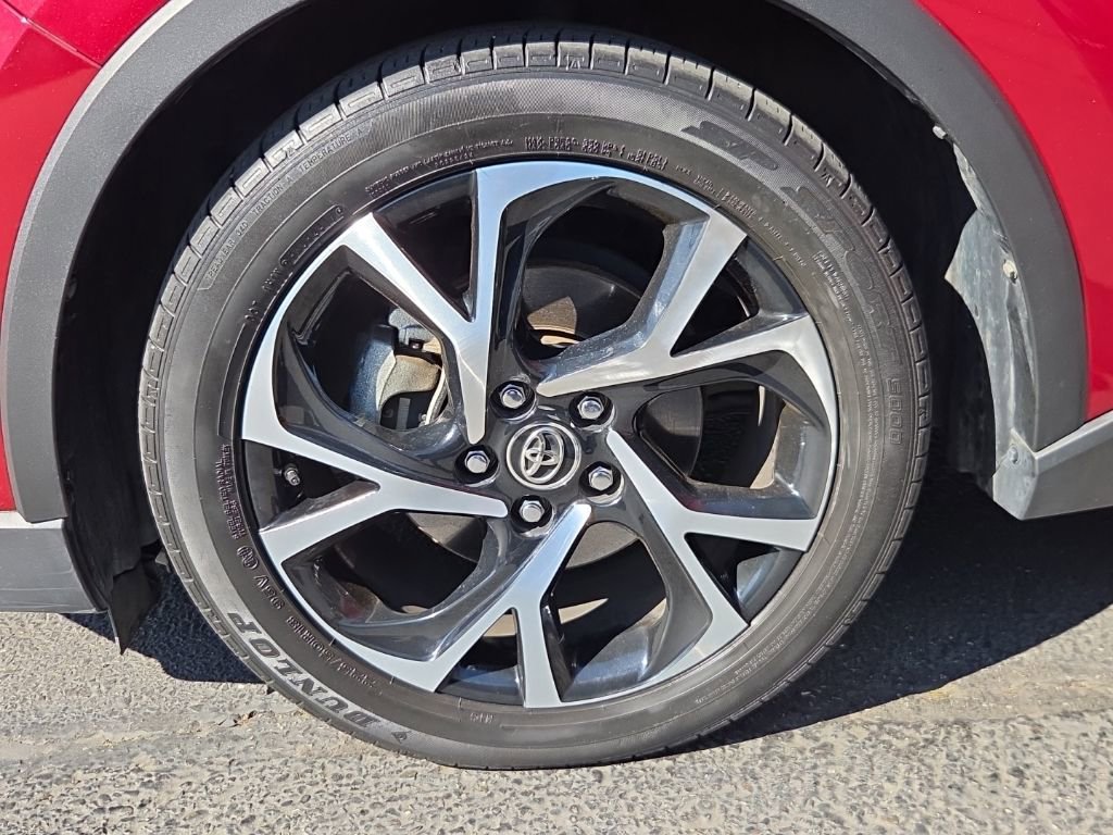 Used 2018 Toyota C-HR XLE image 28