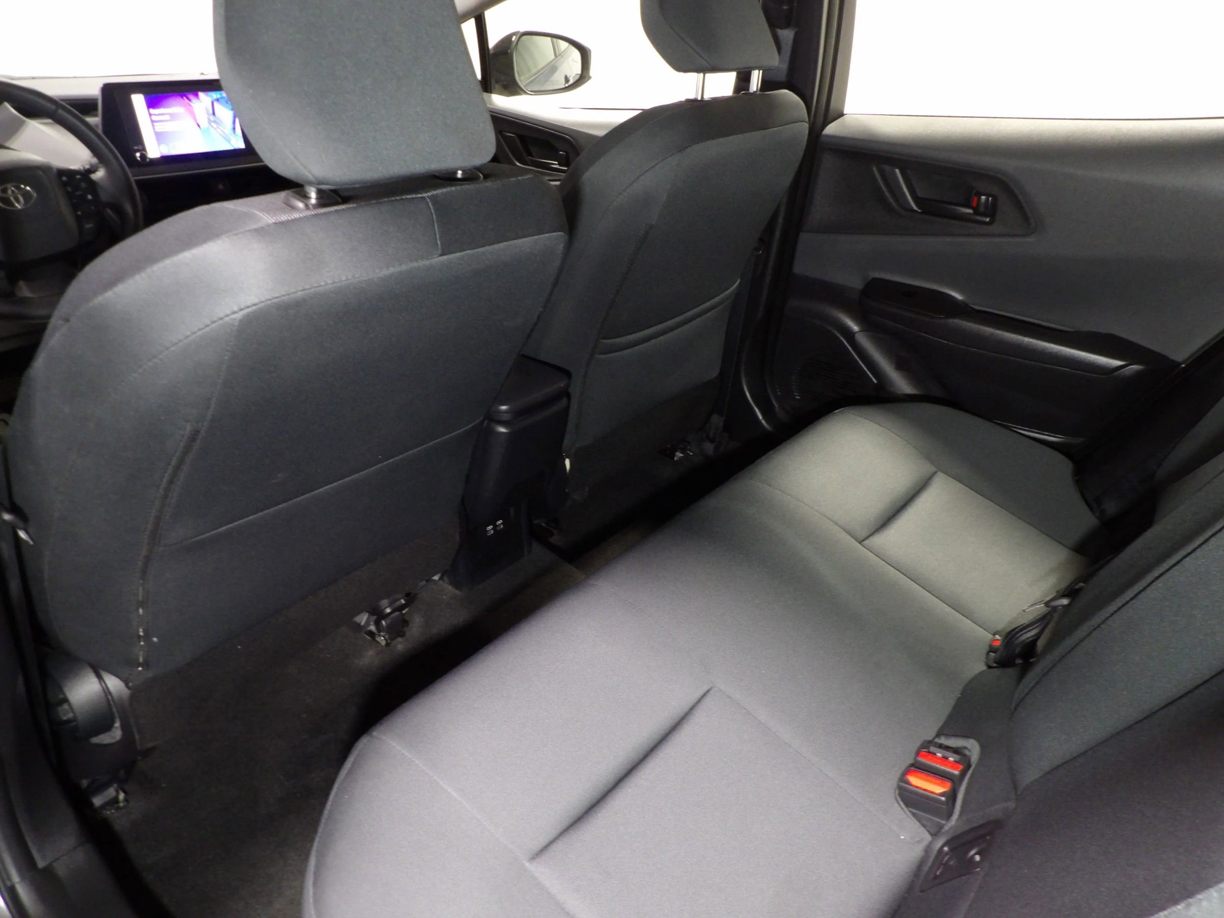 Used 2025 Toyota Prius LE image 12