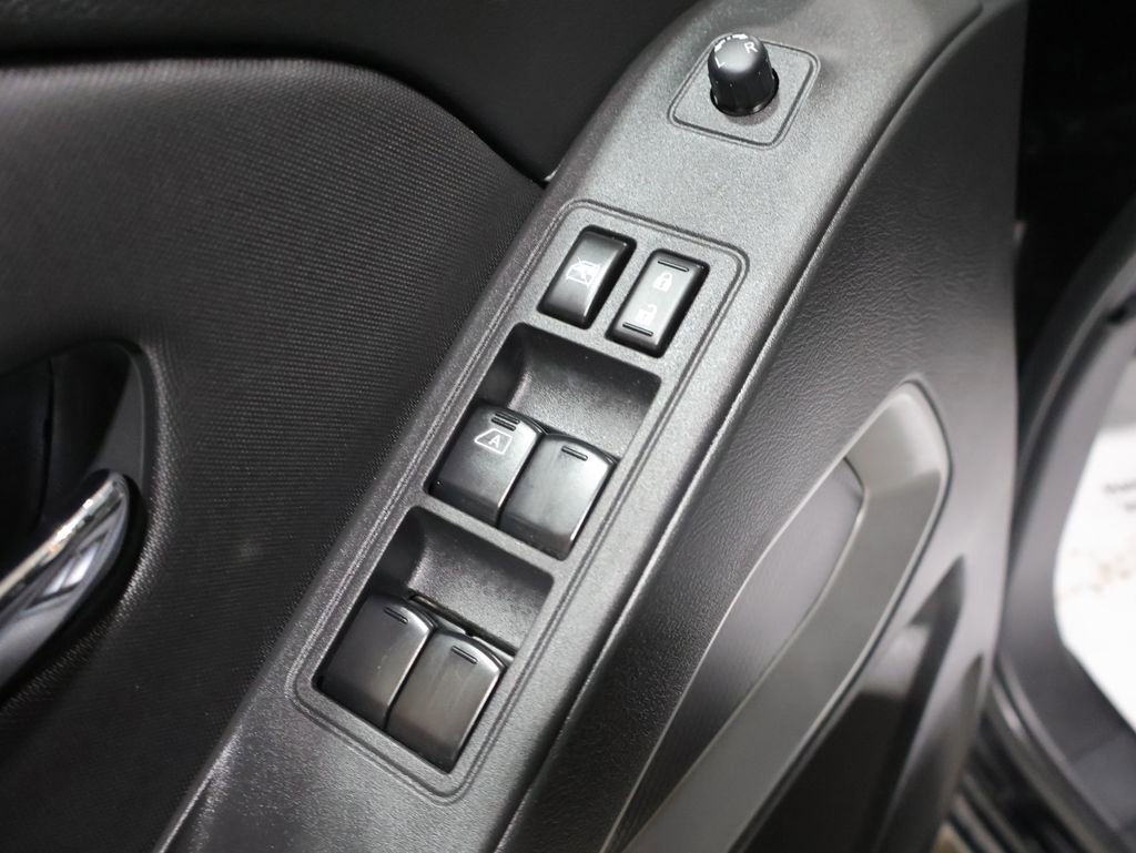 Used 2024 Nissan Frontier SV image 14