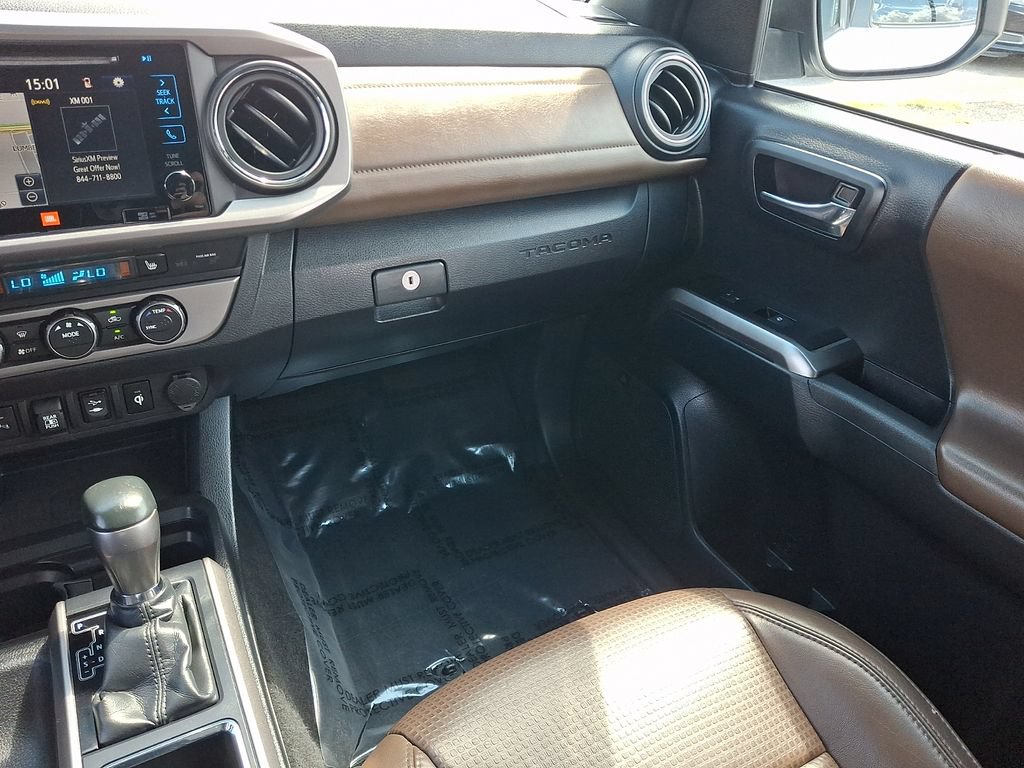 Used 2019 Toyota Tacoma Limited AWD/4WD image 17