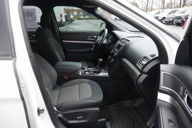 Used 2018 Ford Explorer XLT image 25