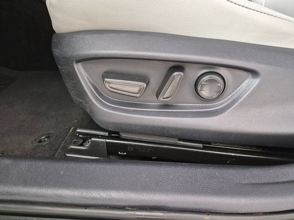 Used 2025 Toyota Camry SE FWD image 22