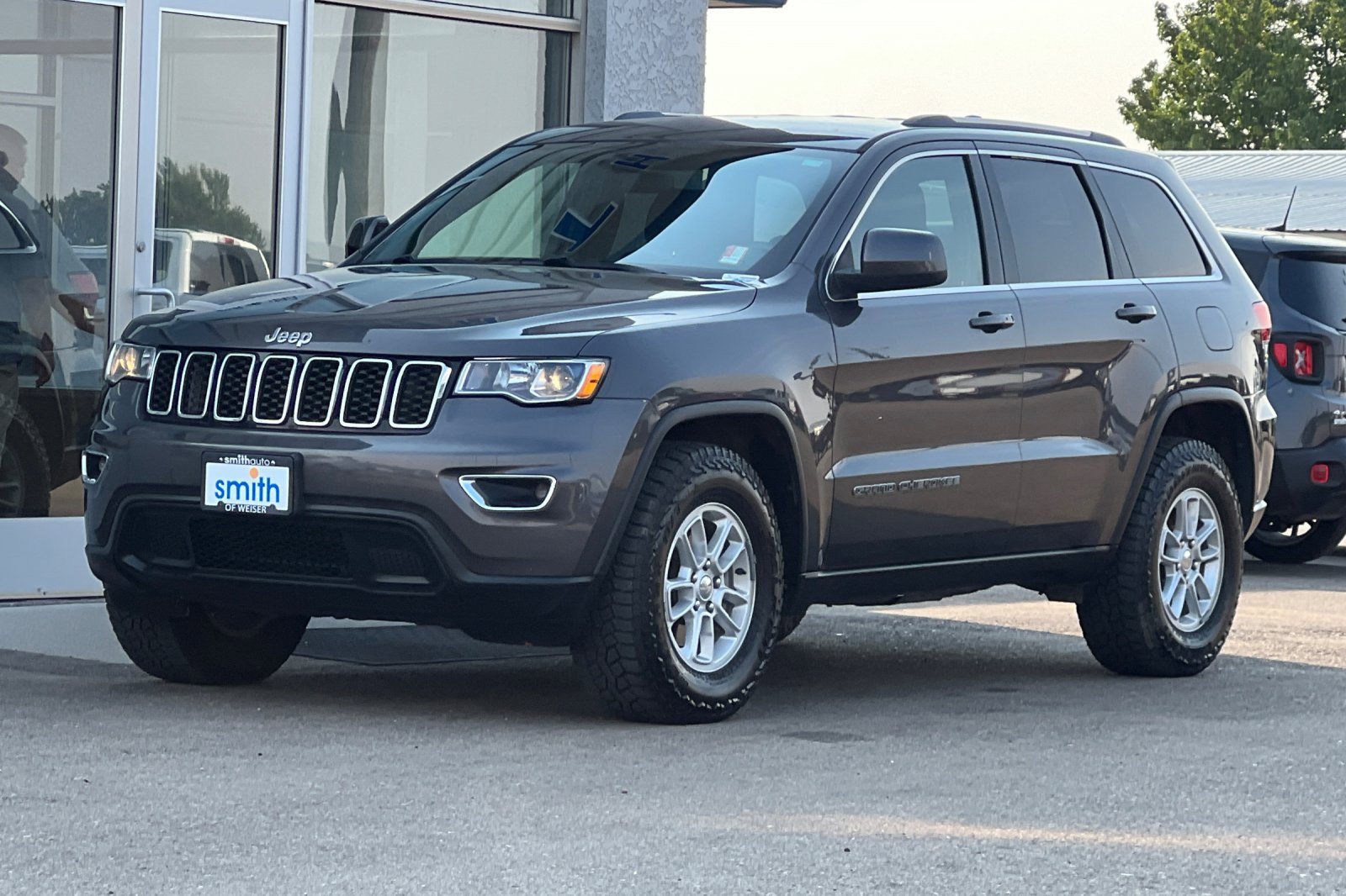 Used 2019 Jeep Grand Cherokee Laredo image 8