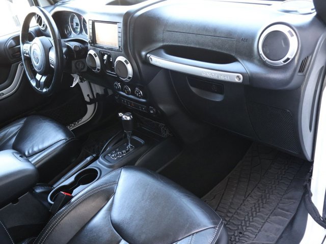 Used 2015 Jeep Wrangler Unlimited Sahara w/ Dual Top Group AWD/4WD image 22