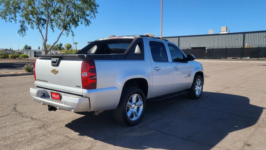 Used 2011 Chevrolet Avalanche LT w/ Texas Edition image 9