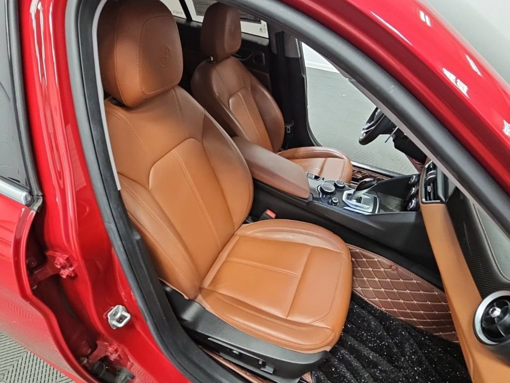 Used 2018 Alfa Romeo Giulia Ti w/ TI Performance Package RWD image 32