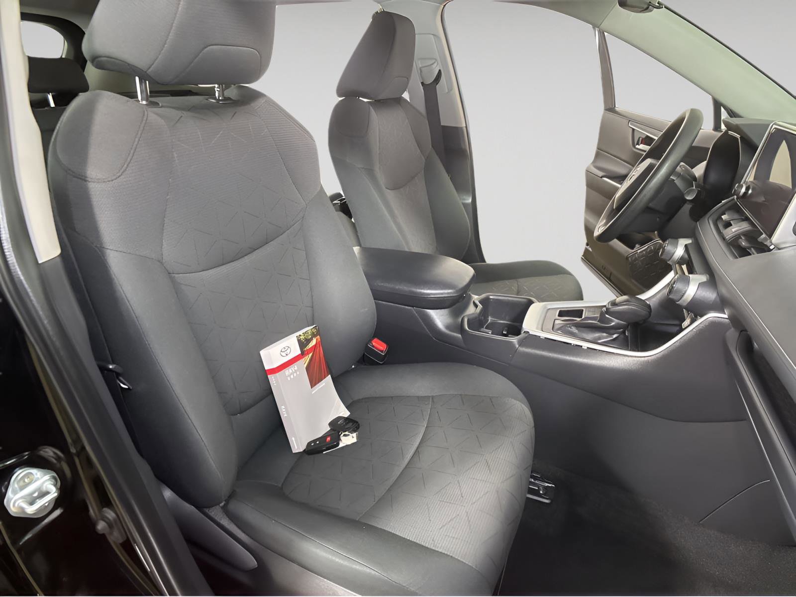 Used 2024 Toyota RAV4 XLE image 5