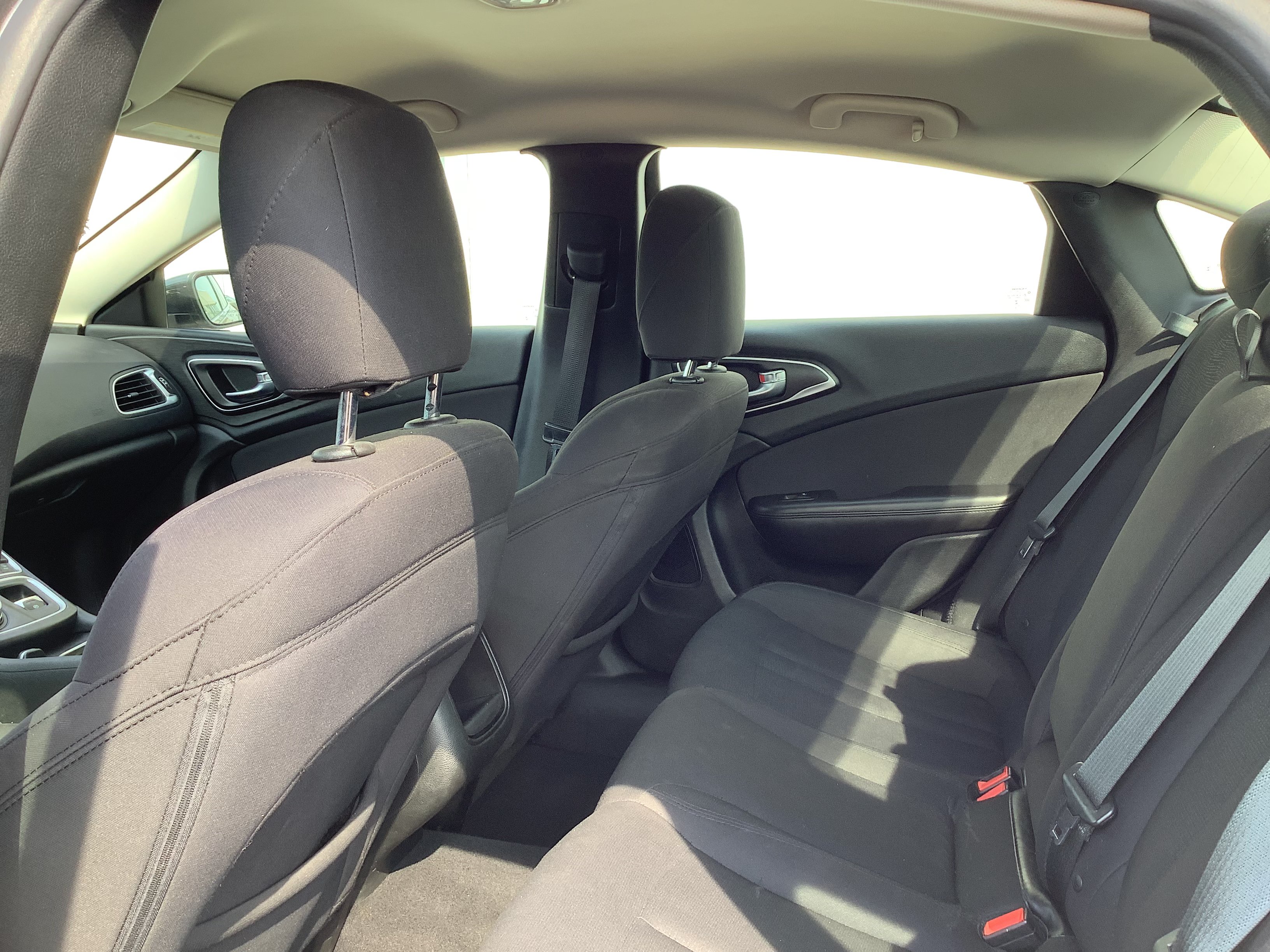 Used 2015 Chrysler 200 Limited w/ Convenience Group FWD image 7