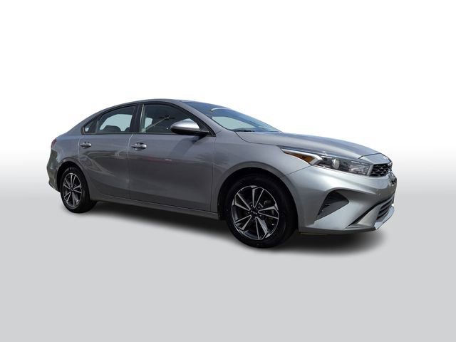 Used 2023 Kia Forte LXS image 2
