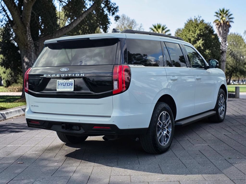 Used 2025 Ford Expedition Active AWD/4WD image 5