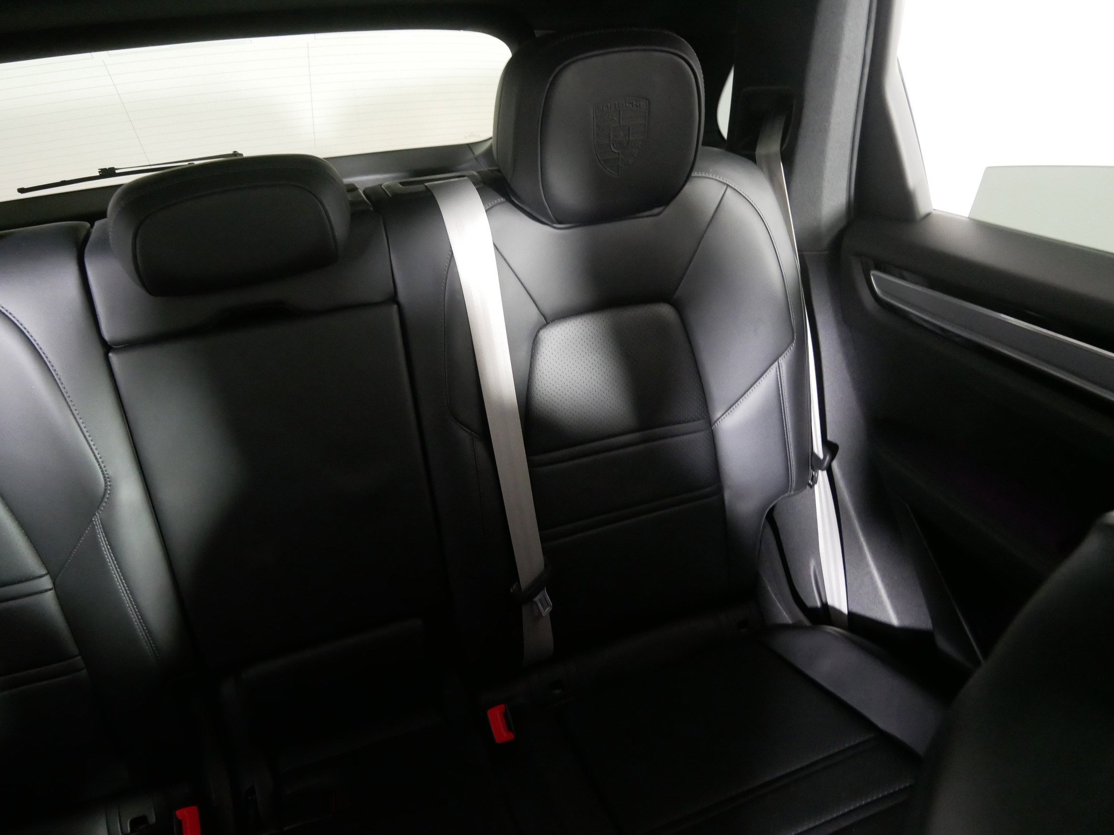 Used 2022 Porsche Cayenne Platinum Edition image 14