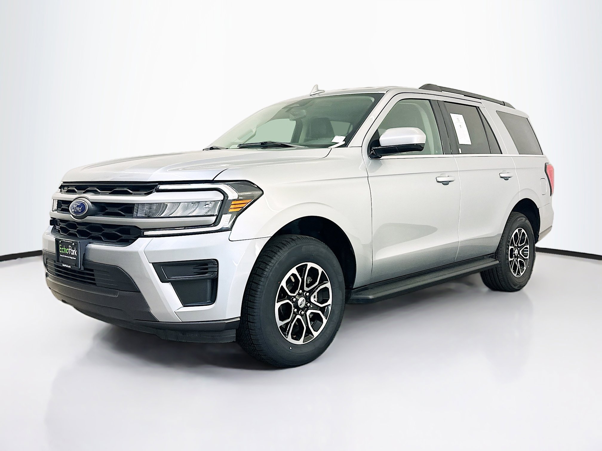 Used 2024 Ford Expedition XLT image 3