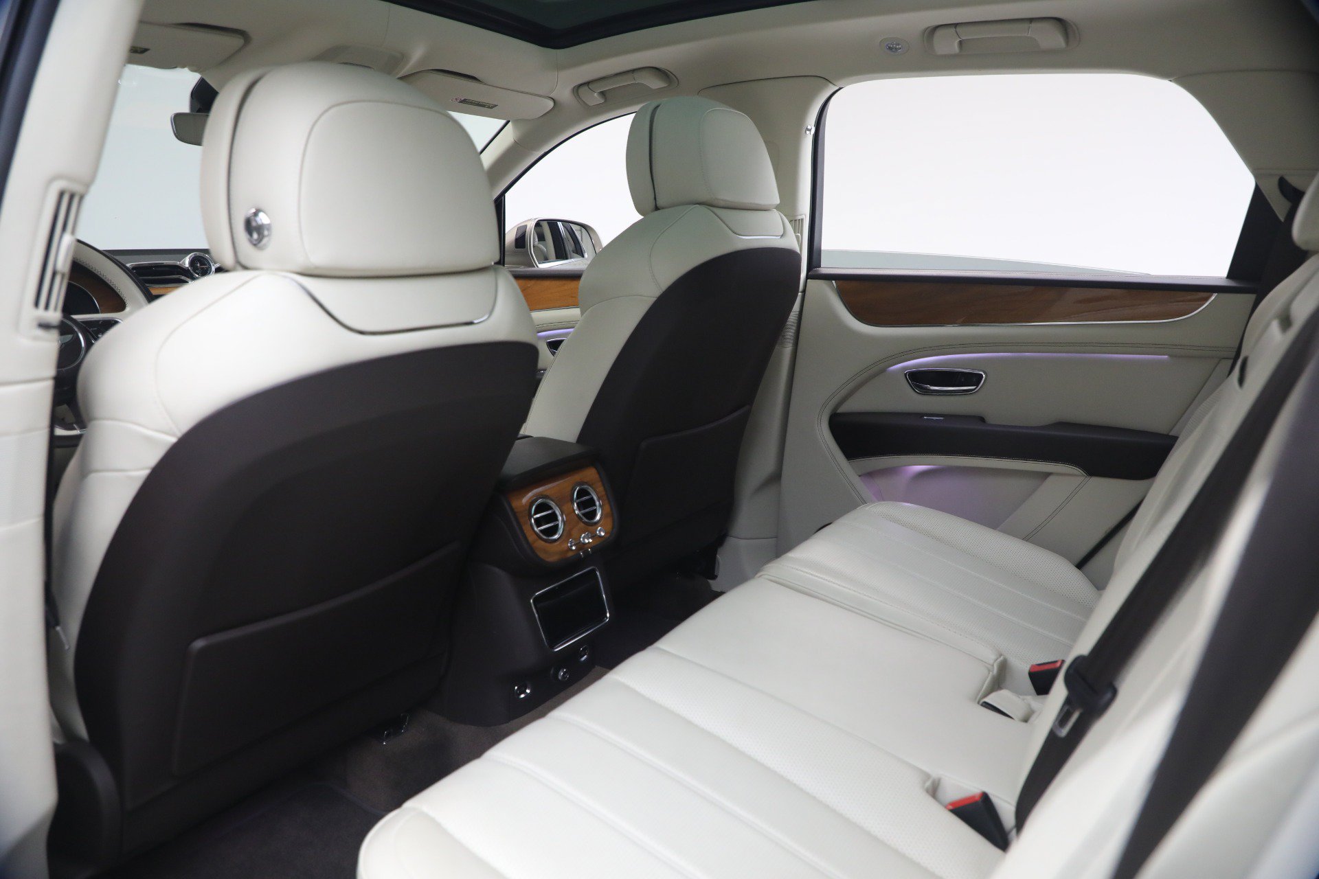 Certified 2021 Bentley Bentayga AWD/4WD image 21