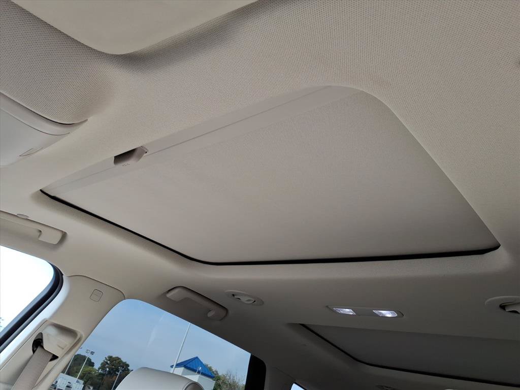 Used 2024 Buick Enclave Avenir w/ Avenir Technology Package AWD/4WD image 23
