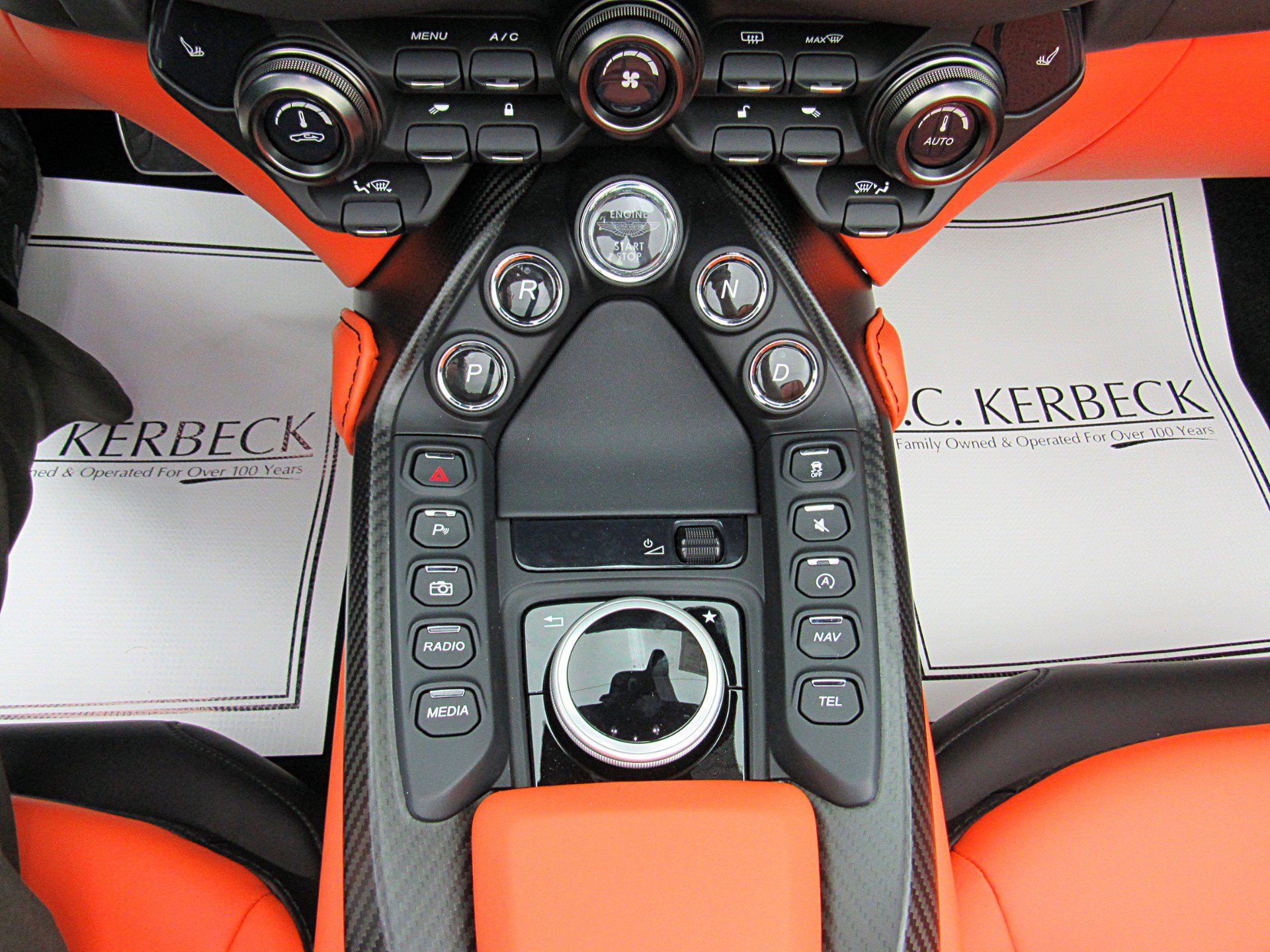 Used 2023 Aston Martin V8 Vantage Roadster RWD image 33