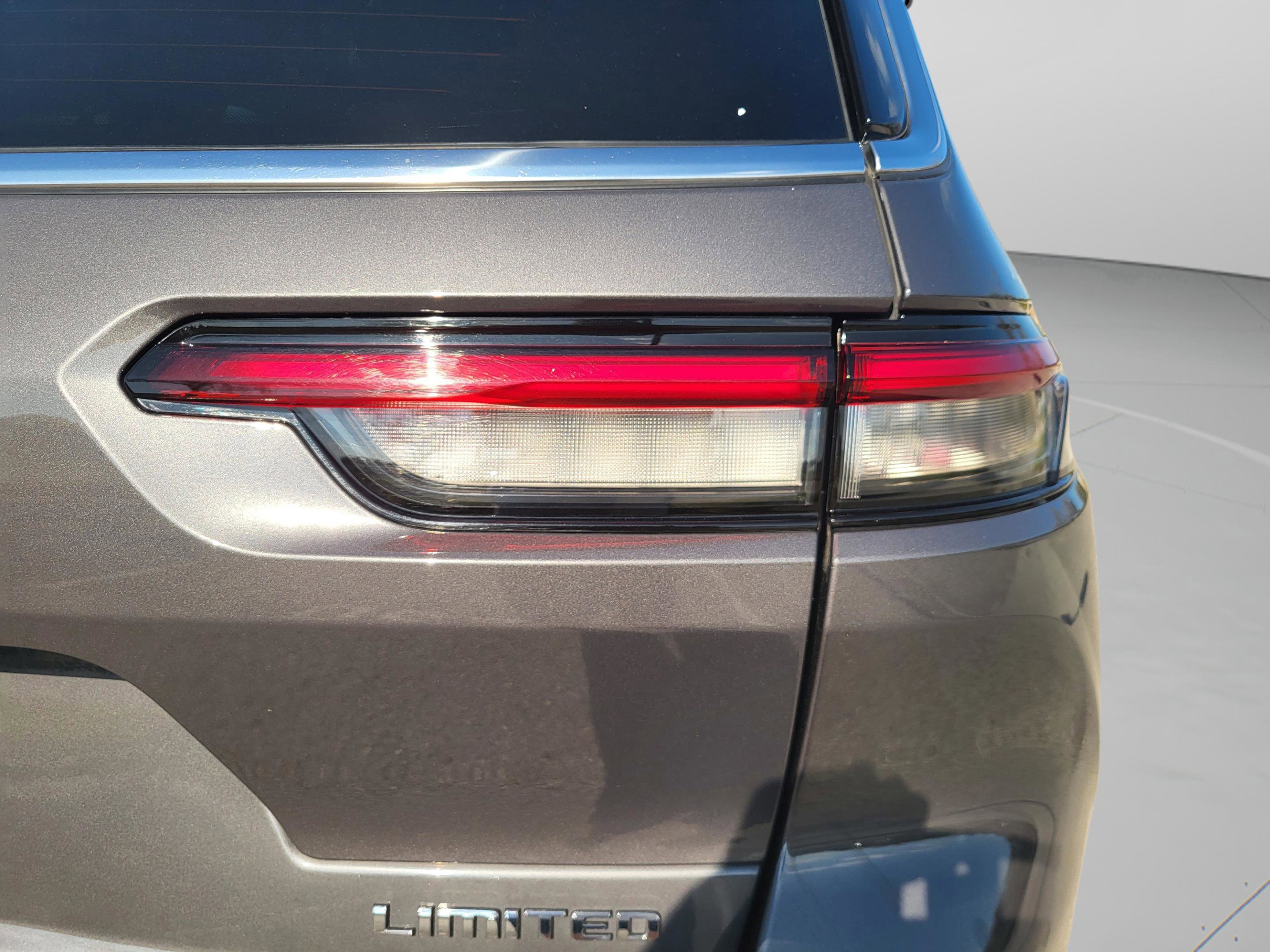 Used 2022 Jeep Grand Cherokee L Limited image 19