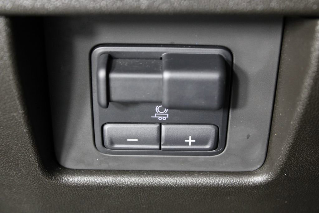 Used 2023 GMC Canyon AT4 w/ Canyon Safety Plus Package image 22