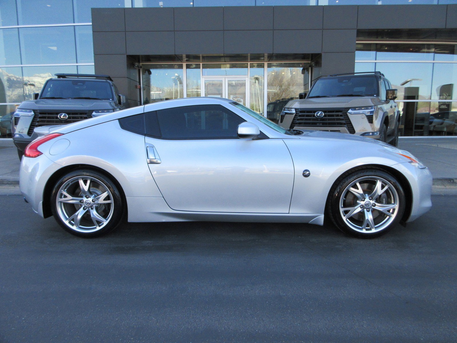 Used 2009 Nissan 370Z Touring w/ Sport Pkg image 13