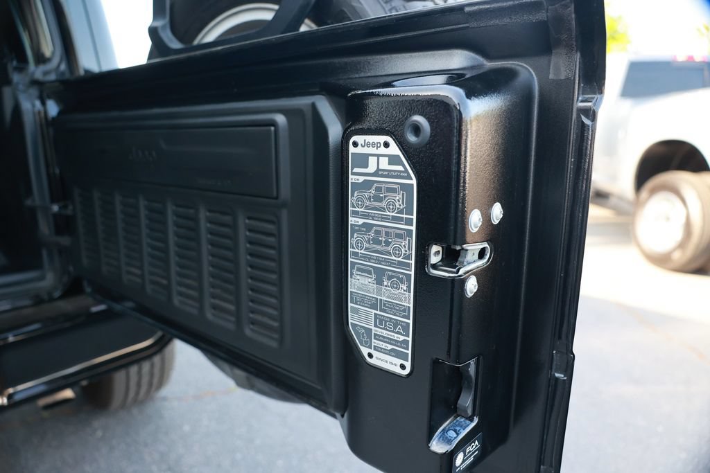 Used 2023 Jeep Wrangler Unlimited Sahara AWD/4WD image 41