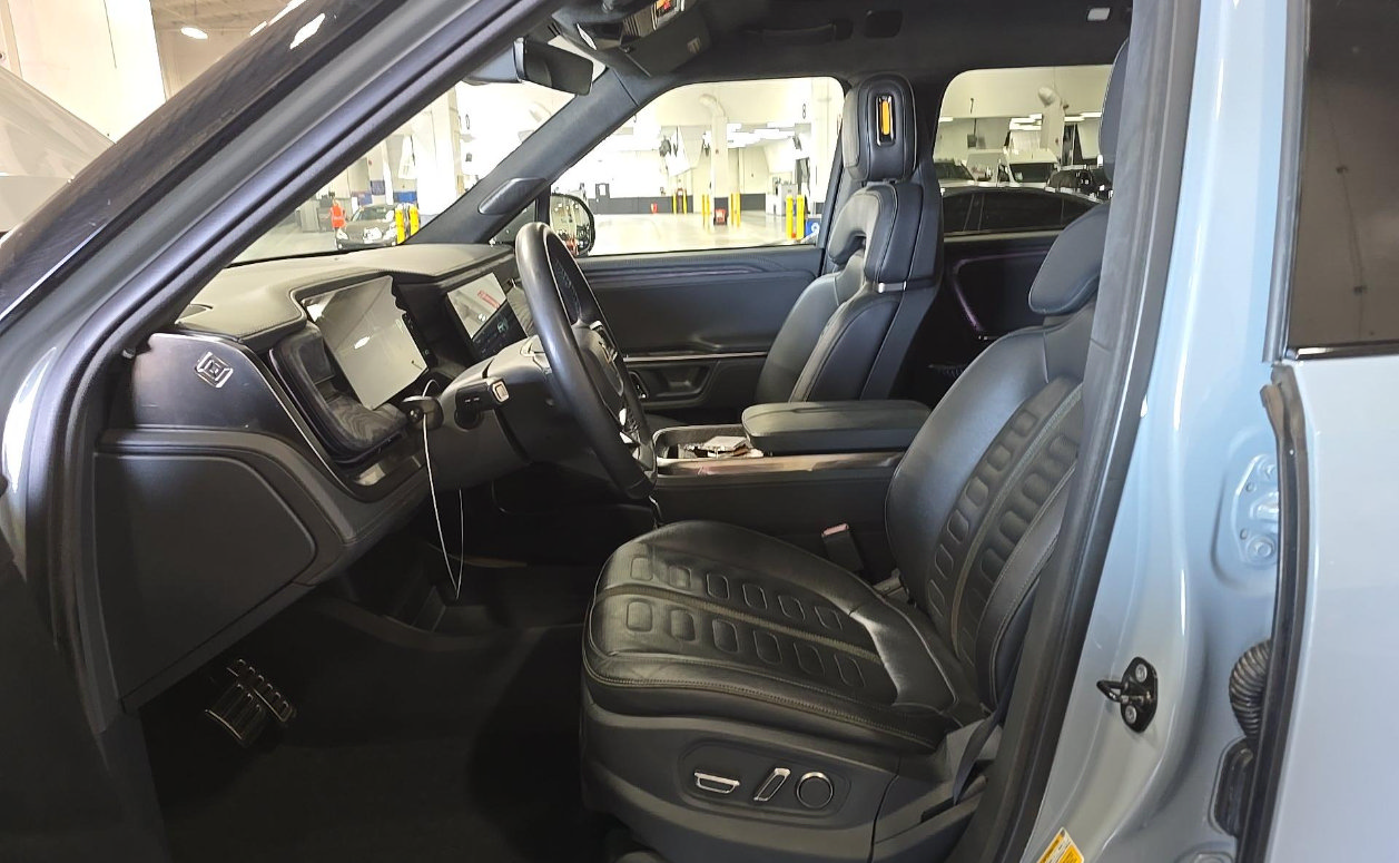 Used 2022 Rivian R1T Adventure AWD/4WD image 4