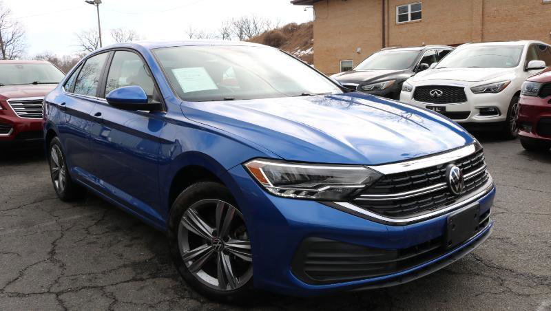 Used 2024 Volkswagen Jetta SE FWD image 3
