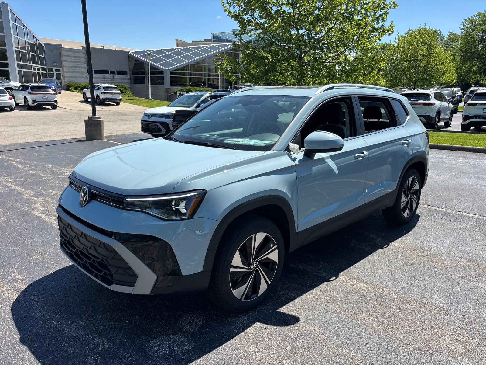 New 2026 Volkswagen Taos SE AWD/4WD image 1