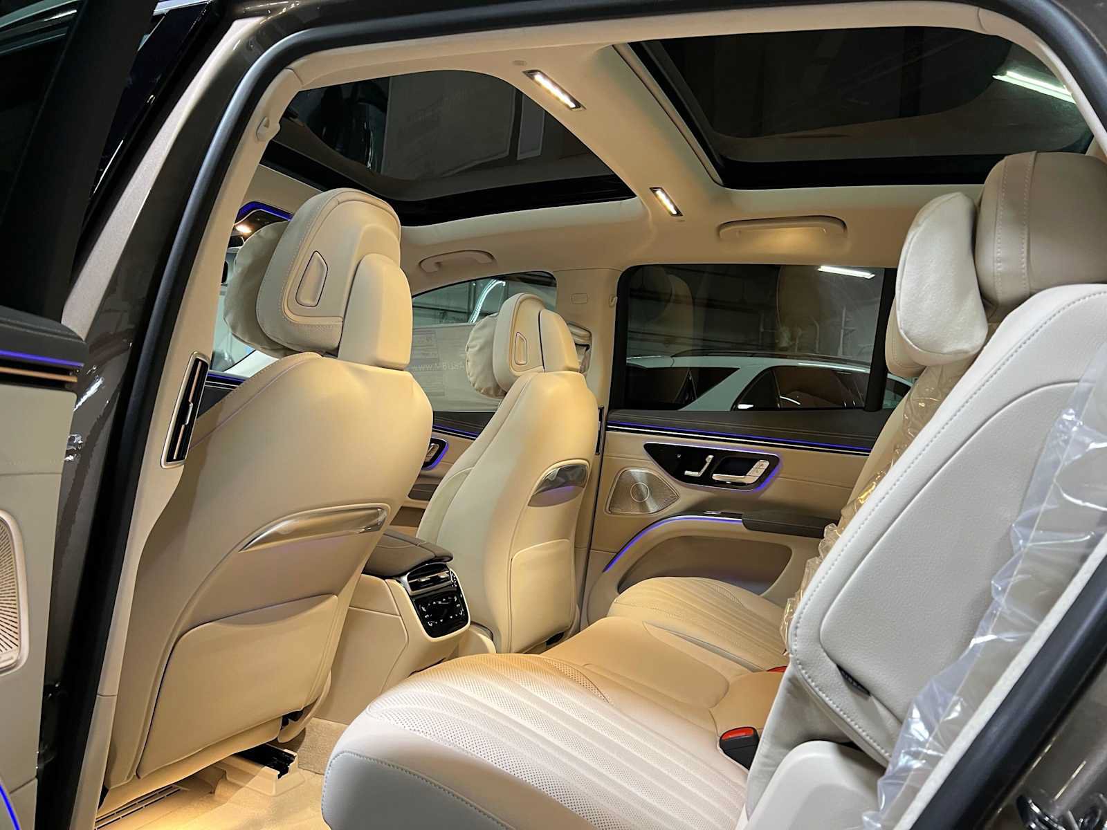 New 2026 Mercedes-Benz EQS 400 4MATIC SUV image 19