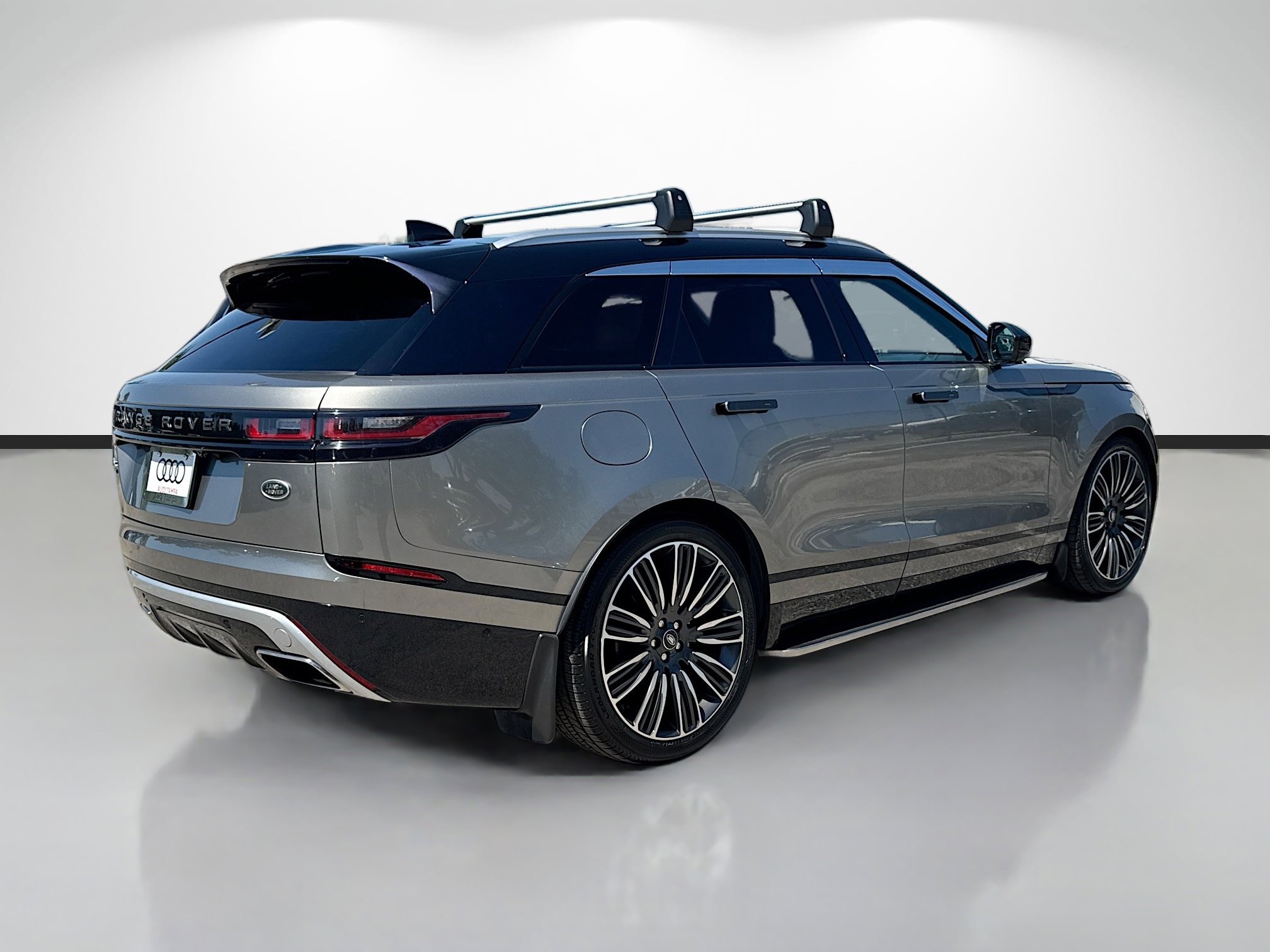 Used 2018 Land Rover Range Rover Velar AWD/4WD image 3