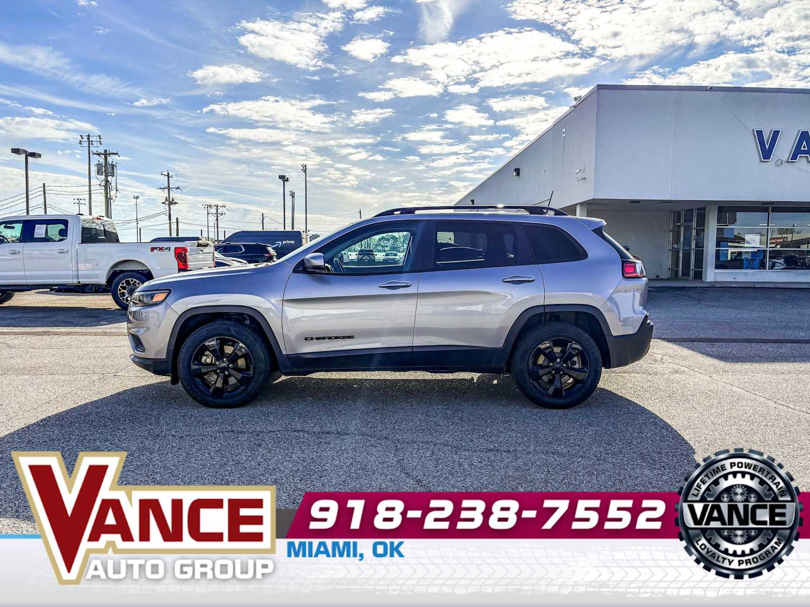 Used 2019 Jeep Cherokee Latitude Plus AWD/4WD image 4