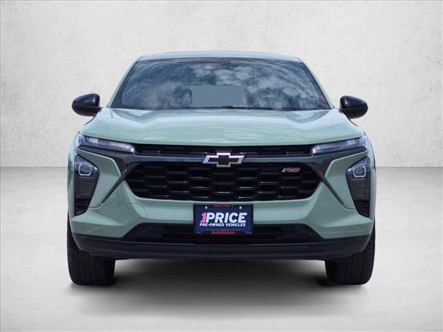 Used 2024 Chevrolet Trax RS w/ Sunroof Package FWD image 2