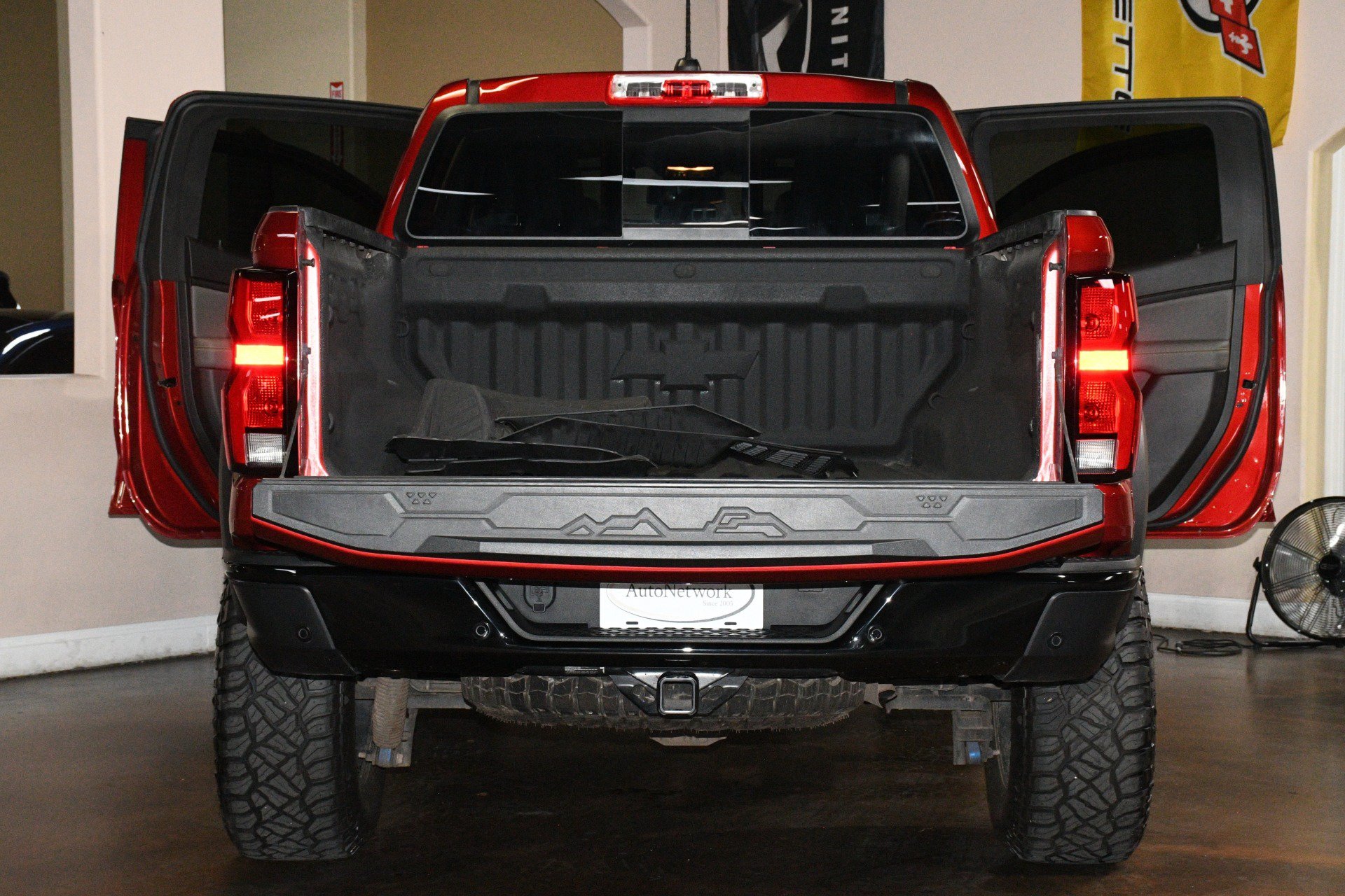 Used 2025 Chevrolet Colorado ZR2 w/ Technology Package AWD/4WD image 88