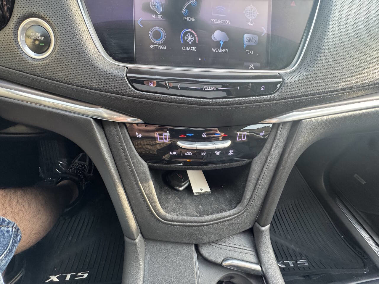 Used 2017 Cadillac XT5 Luxury w/ Driver Awareness Package AWD/4WD image 38
