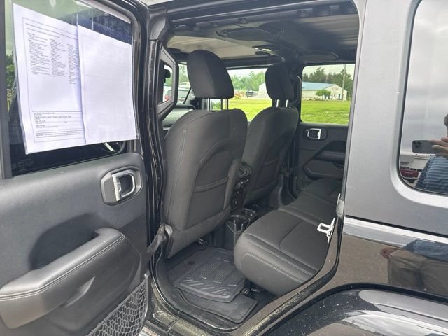Used 2018 Jeep Wrangler Unlimited Sahara AWD/4WD image 30